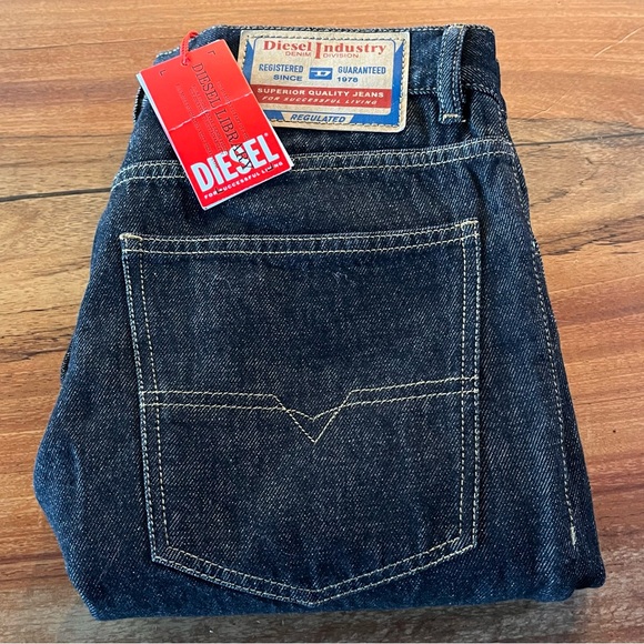 NWT Diesel D-Sark Slim Fit Straight Leg Black Denim Jeans Men’s Sz 32 Streetwear